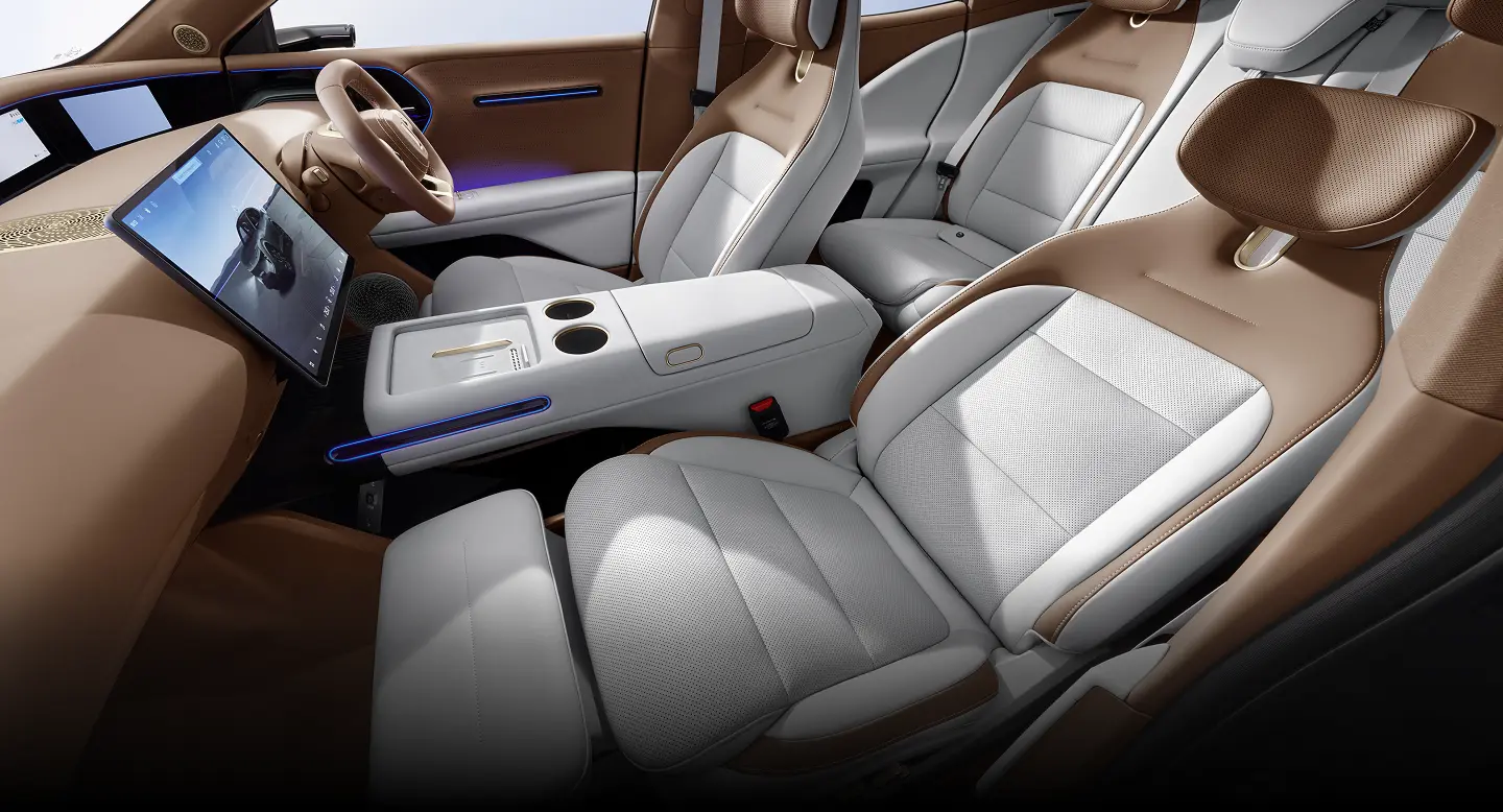 AVATR 07 interior